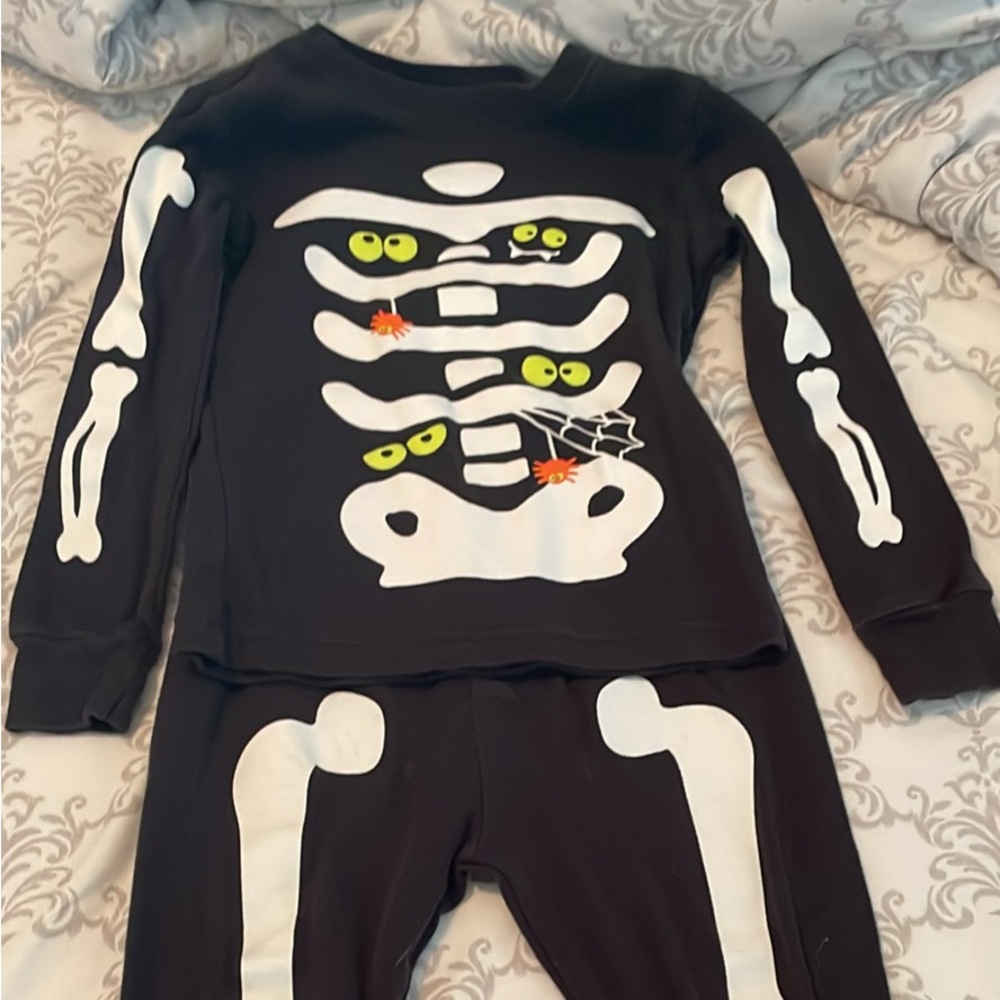 Carters- glow in the dark- matching pjs